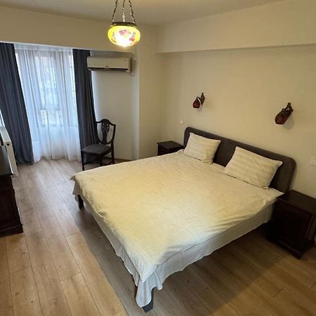 Hotel Majestic Iasi Buitenkant foto